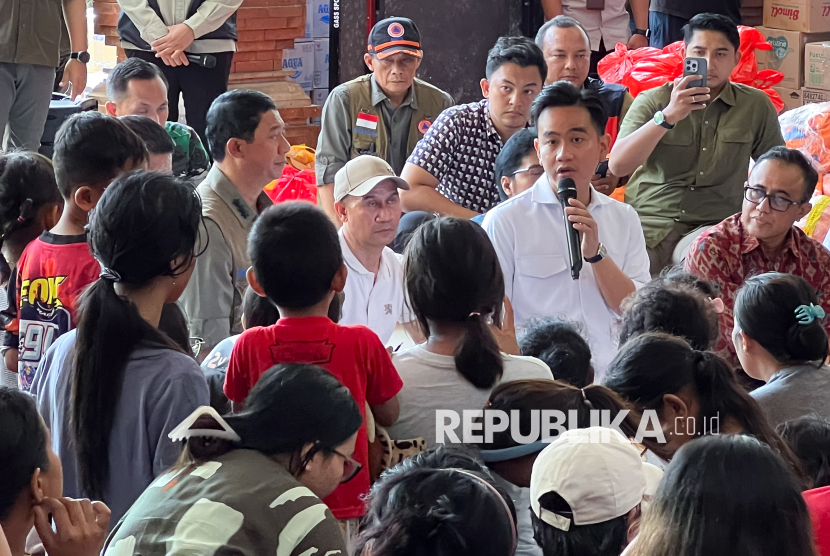 Gibran Didampingi Luthfi Tinjau Program CKG dan Imunisasi di Salatiga