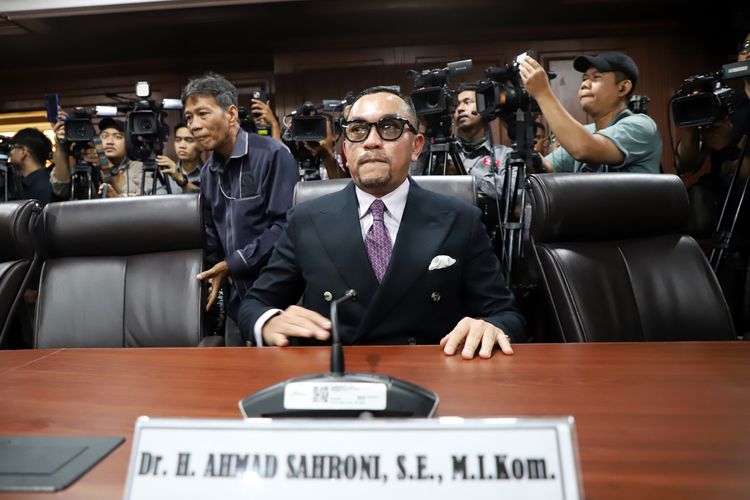 Sahroni Bantah Flashdisk Putih Berisi Rahasia, Ajak Cari Sampai Budek!